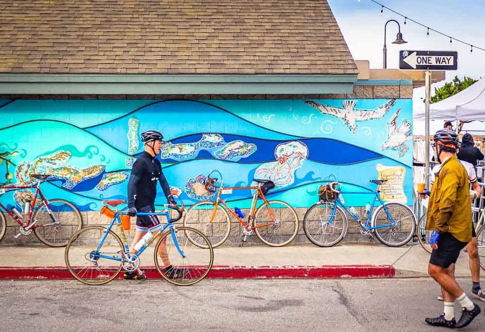Cayucos mural and cyclists